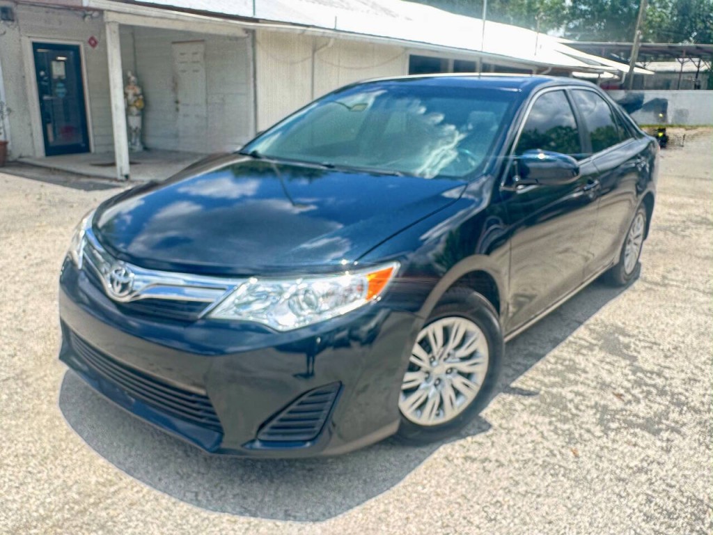 2013 Toyota Camry Image 3