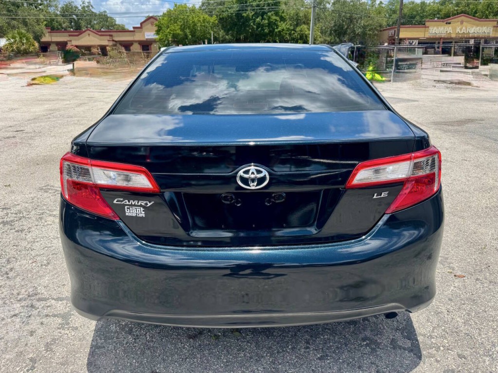 2013 Toyota Camry Image 9
