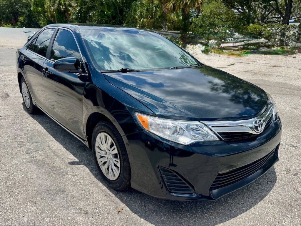 2013 Toyota Camry Image 10