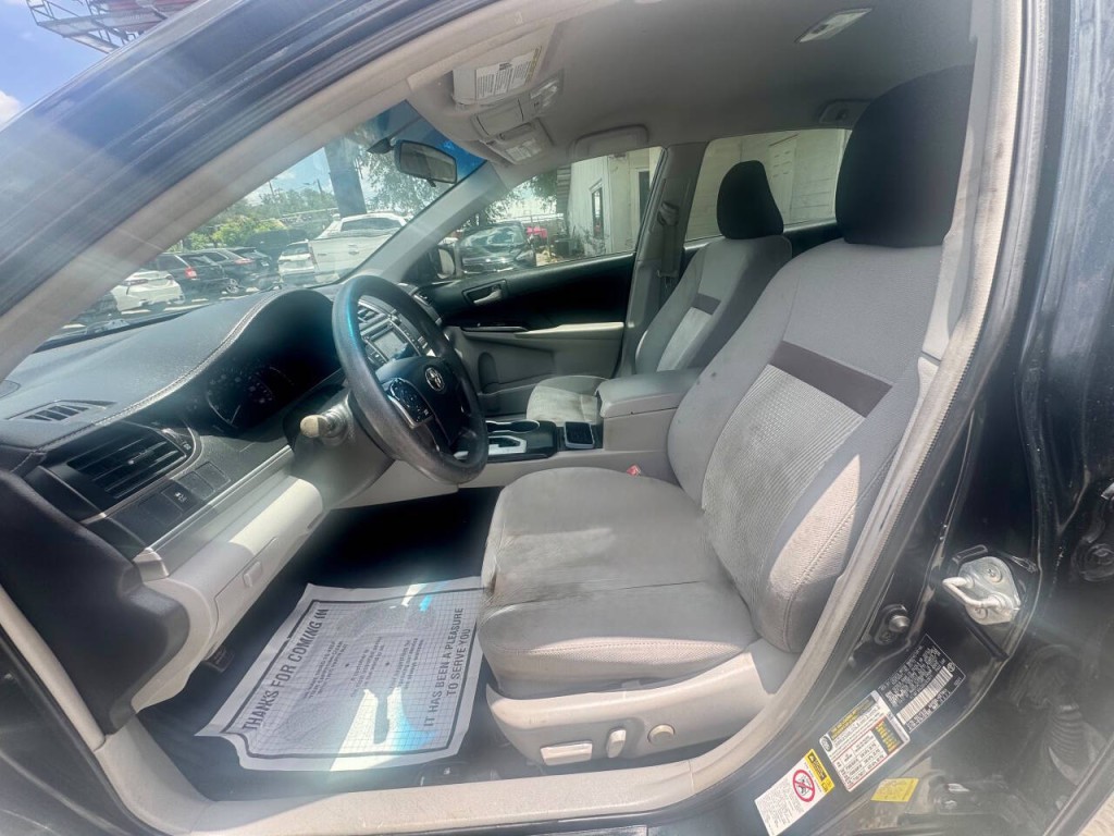 2013 Toyota Camry Image 12