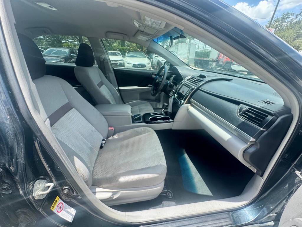 2013 Toyota Camry Image 13