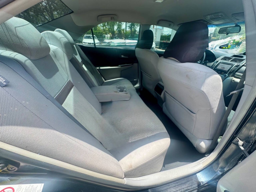 2013 Toyota Camry Image 19