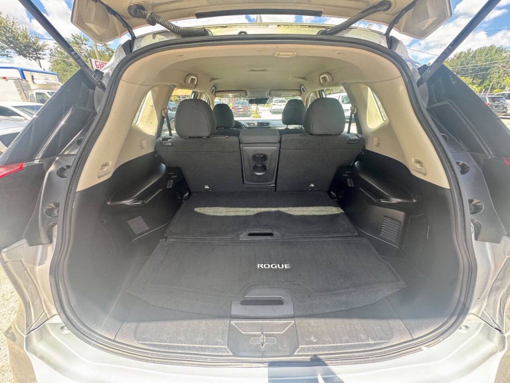 2020 Nissan Rogue Image 17