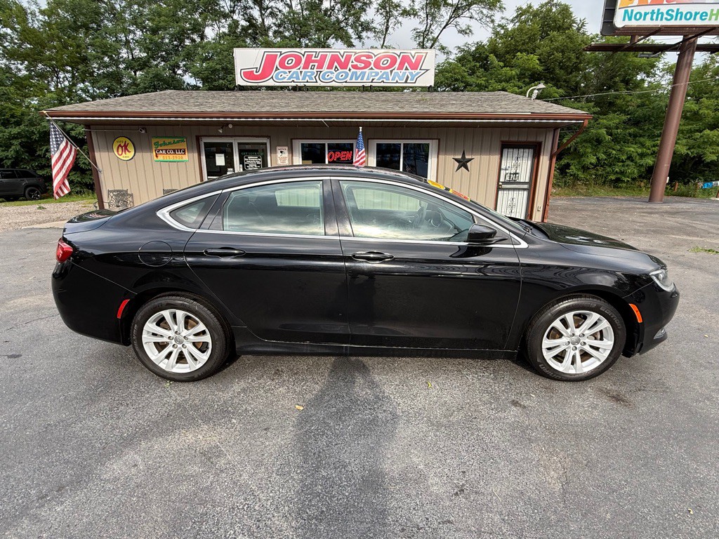 2016 Chrysler 200 Image 2