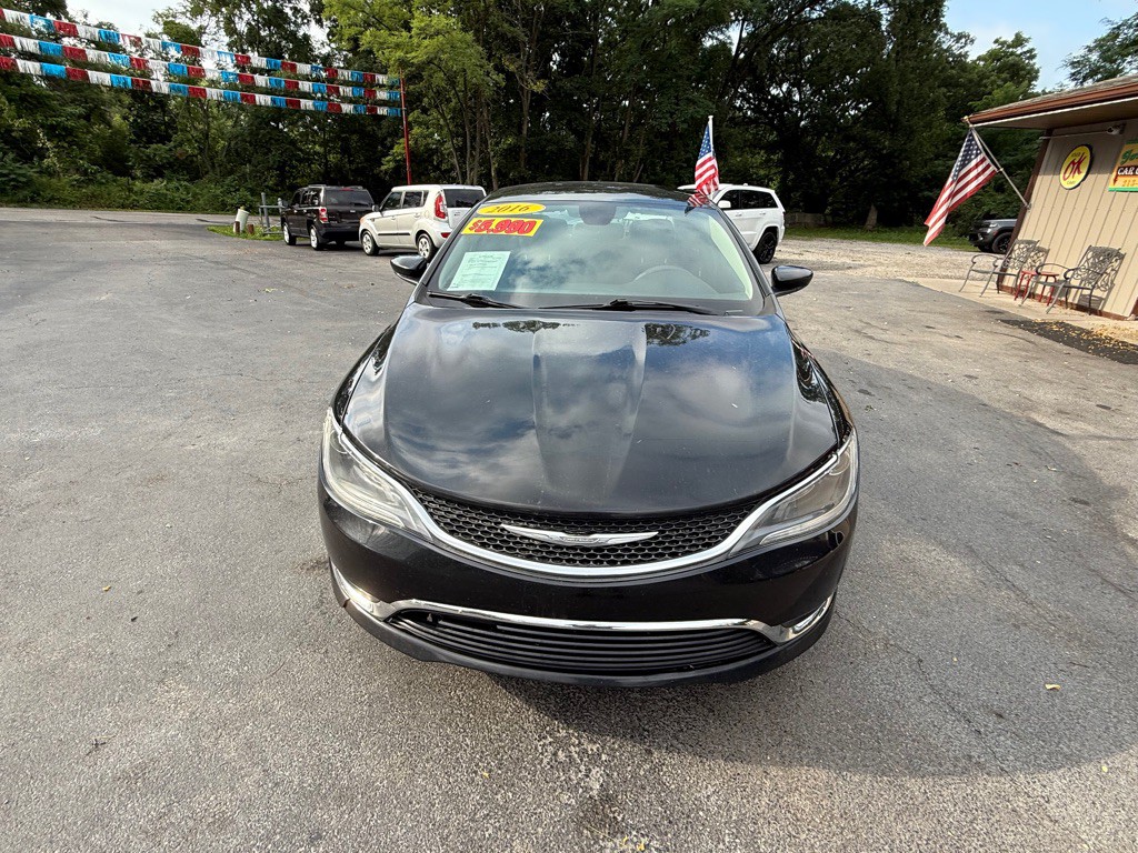 2016 Chrysler 200 Image 3