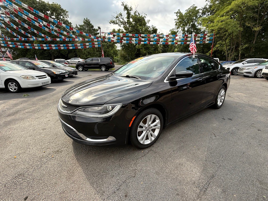 2016 Chrysler 200 Image 4