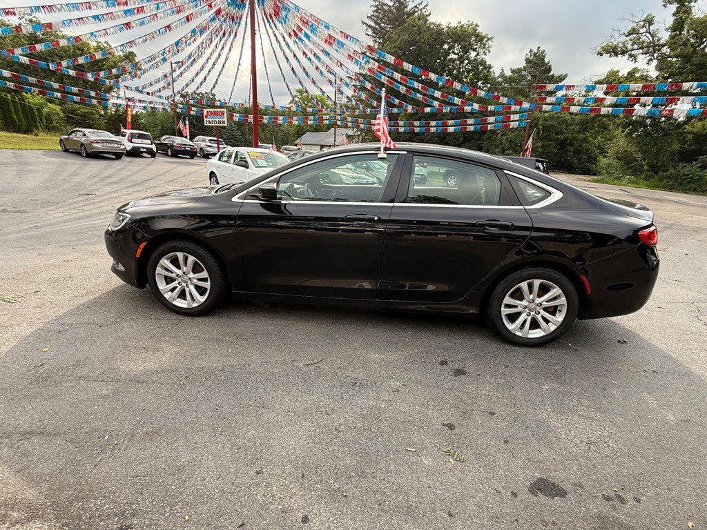 2016 Chrysler 200 Image 5