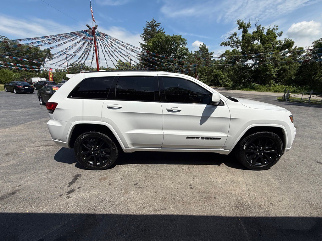 2018 Jeep Grand Cherokee Image 2