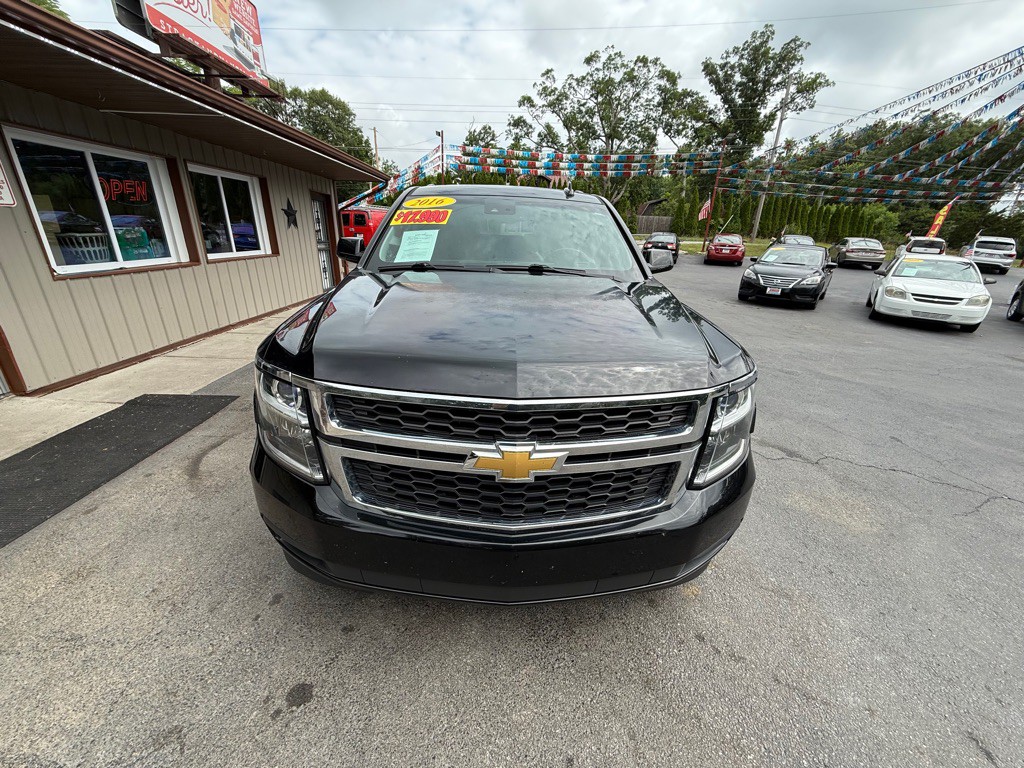2016 Chevrolet Suburban Image 3