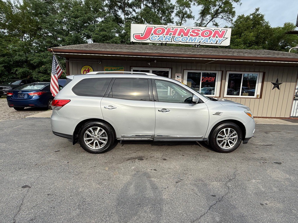 2015 Nissan Pathfinder Image 2