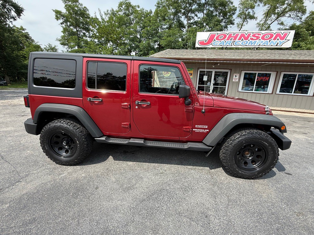 2011 Jeep Wrangler Unlimited Image 2