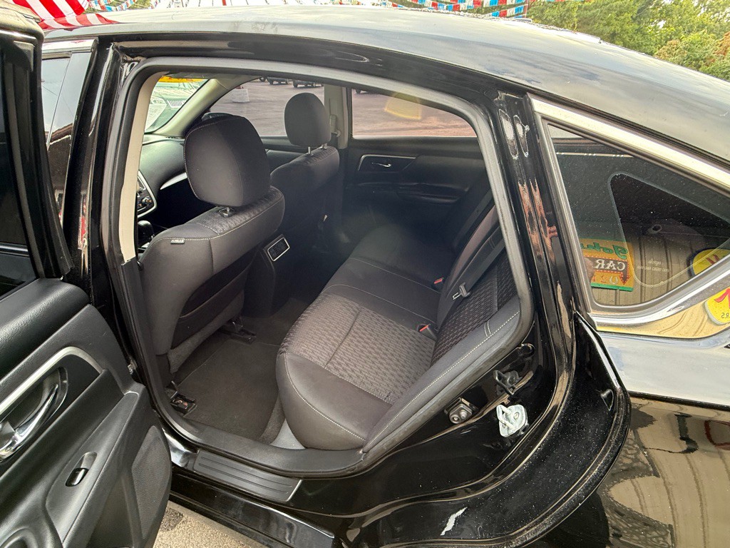 2016 Nissan Altima Image 8