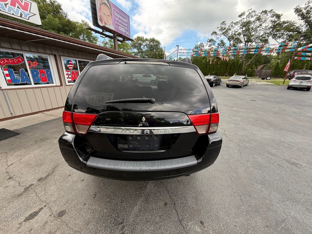 2011 Mitsubishi Endeavor Image 6