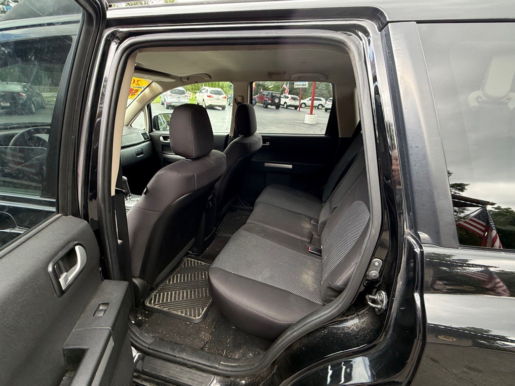 2011 Mitsubishi Endeavor Image 8