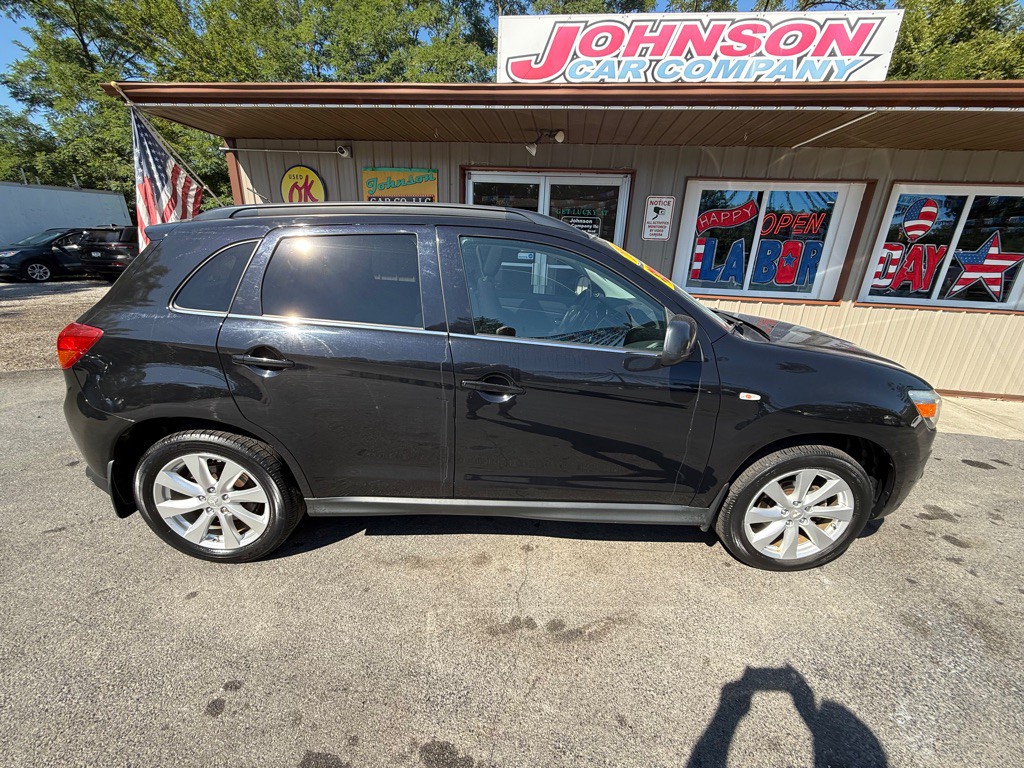 2013 Mitsubishi Outlander Image 2