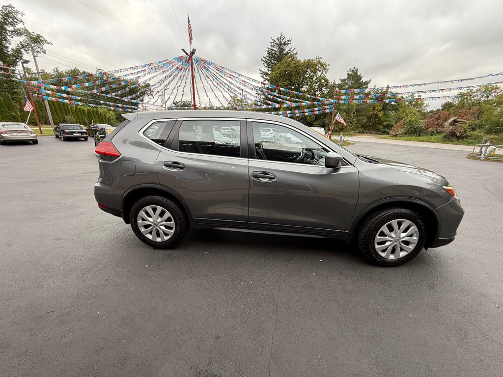 2017 Nissan Rogue Image 2