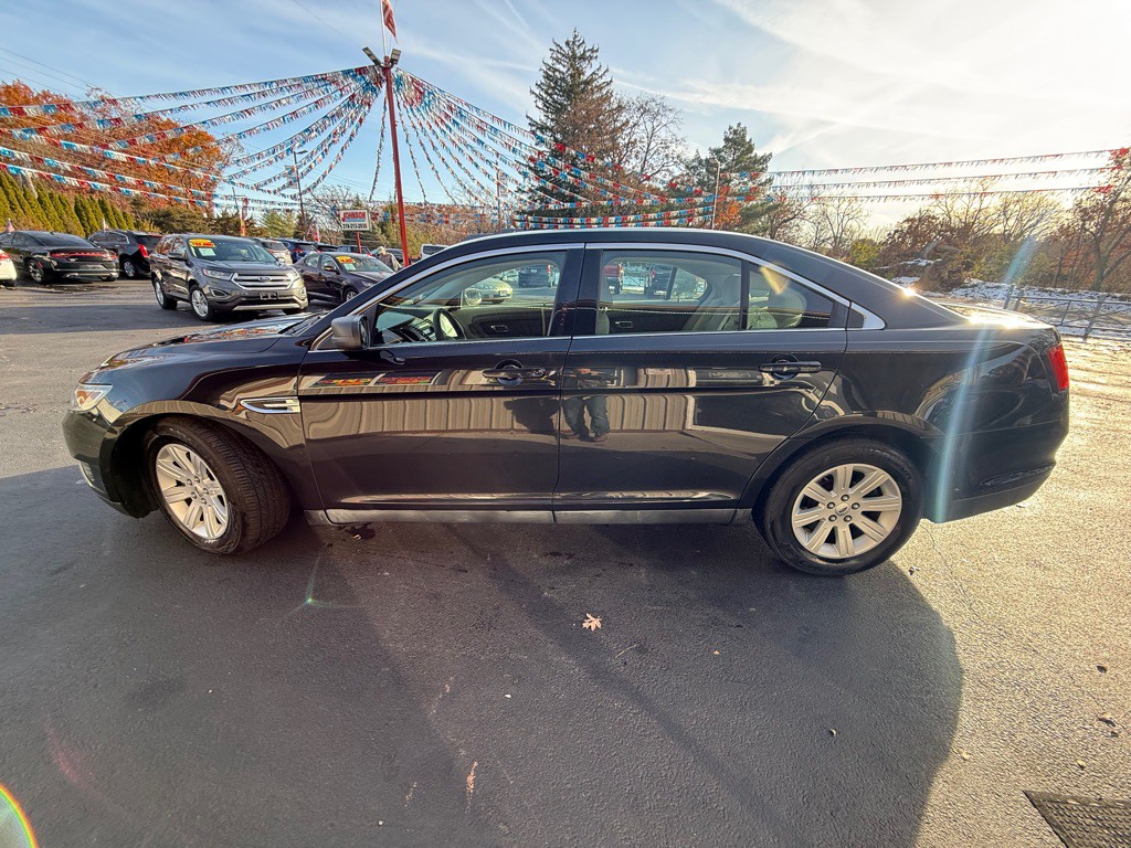2011 Ford Taurus Image 5