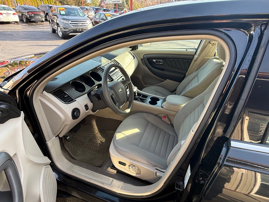 2011 Ford Taurus Image 7