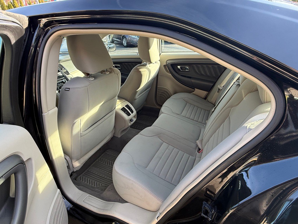 2011 Ford Taurus Image 8