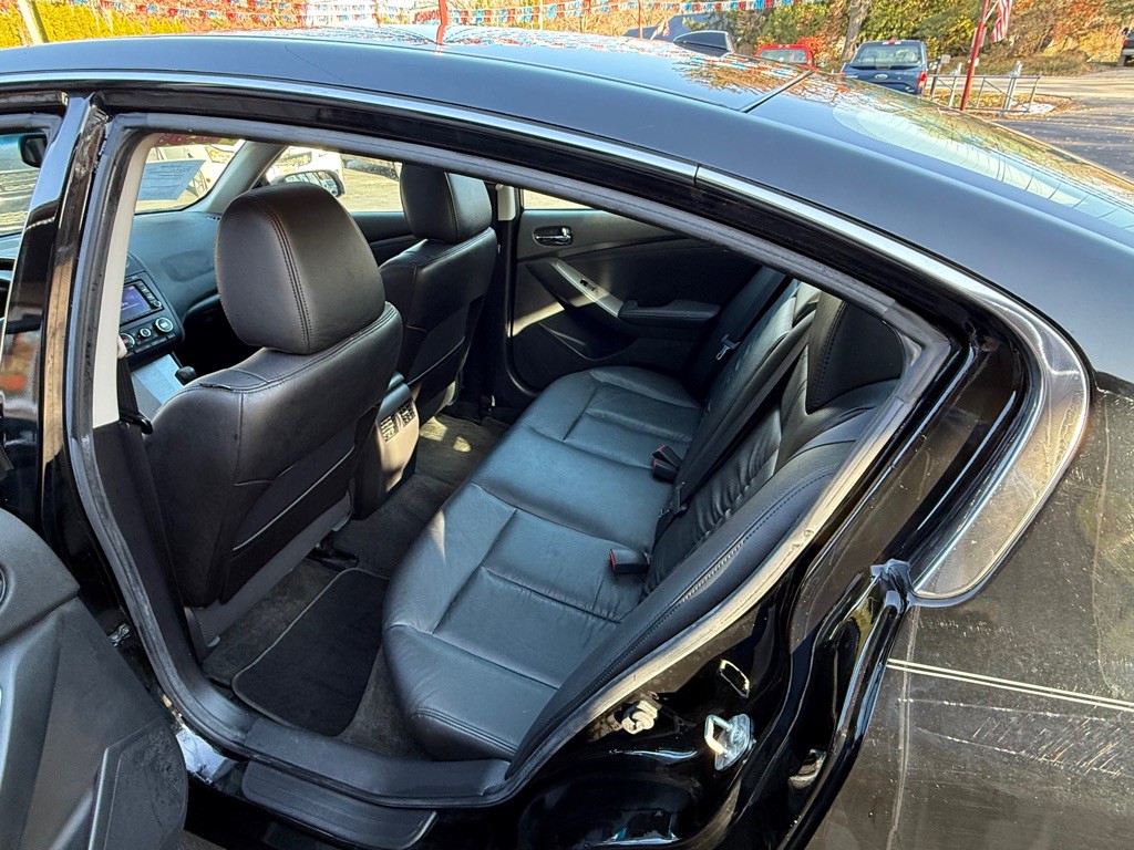 2011 Nissan Altima Image 8