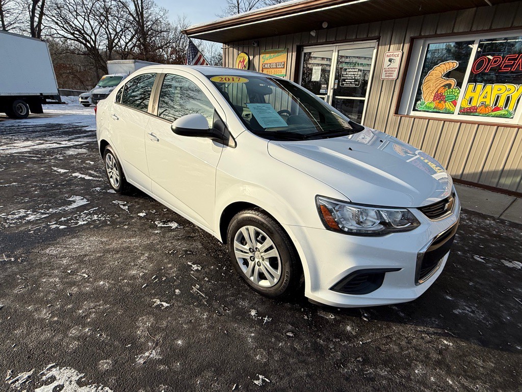 2017 Chevrolet Sonic Image 1