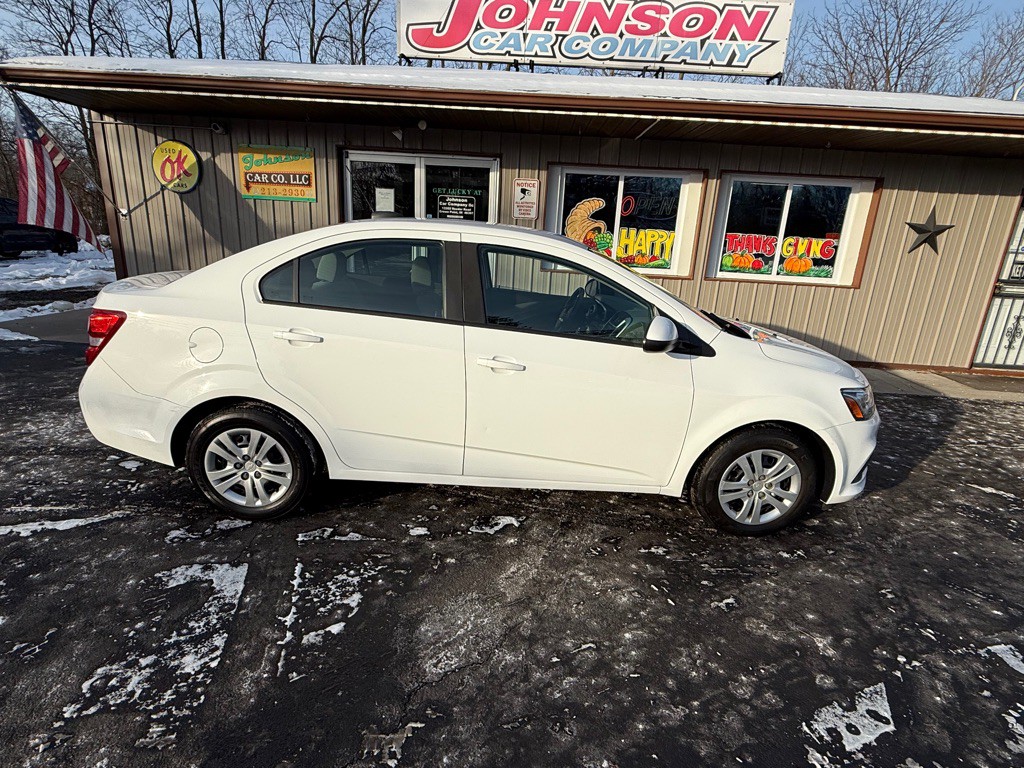 2017 Chevrolet Sonic Image 2