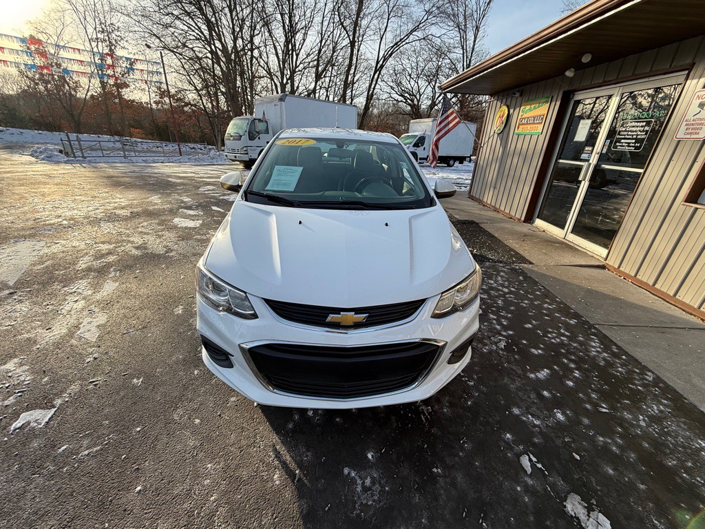 2017 Chevrolet Sonic Image 3