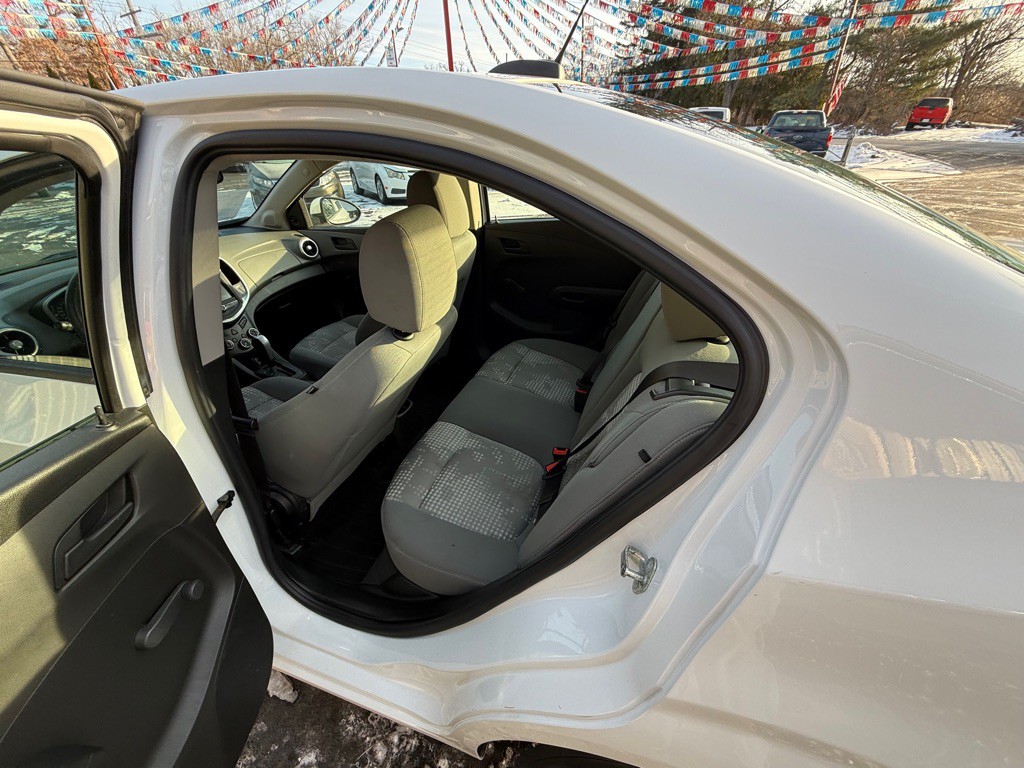 2017 Chevrolet Sonic Image 8