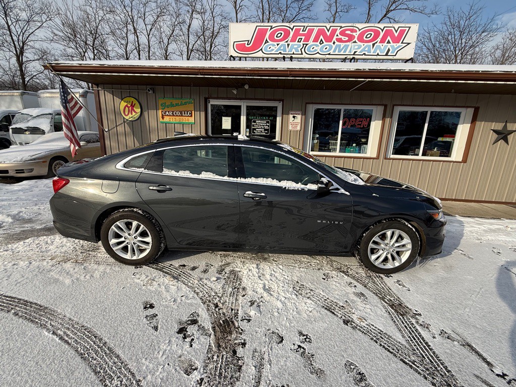 2017 Chevrolet Malibu Image 2