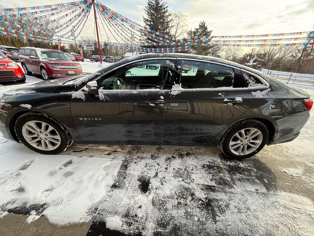 2017 Chevrolet Malibu Image 5