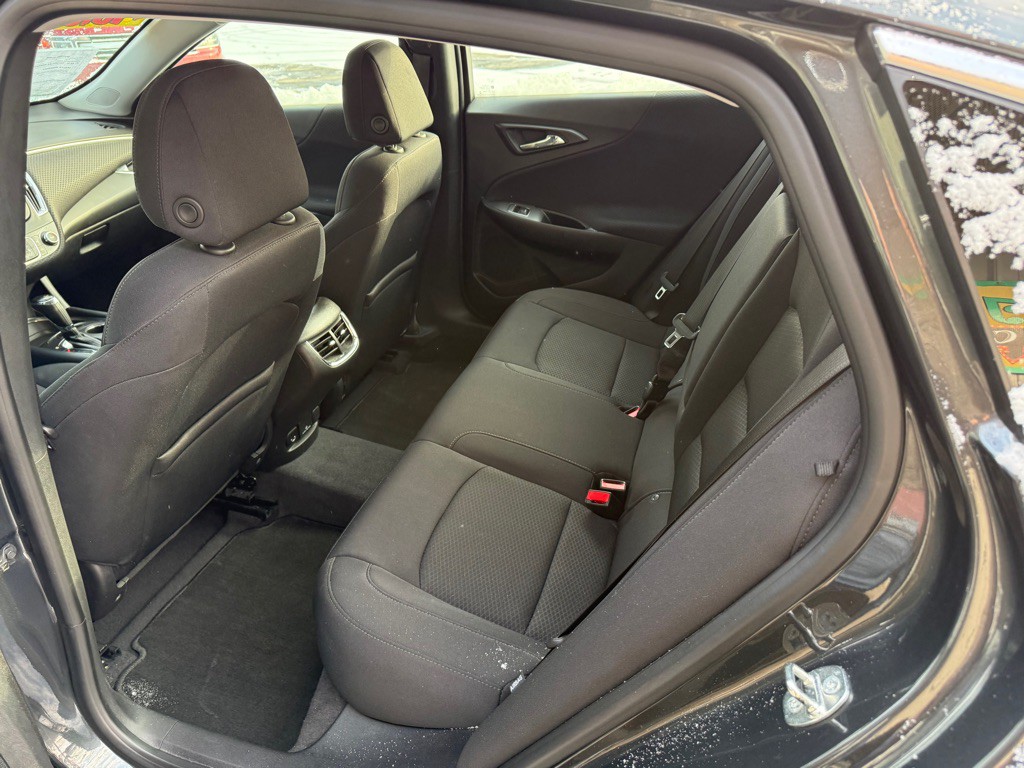 2017 Chevrolet Malibu Image 8