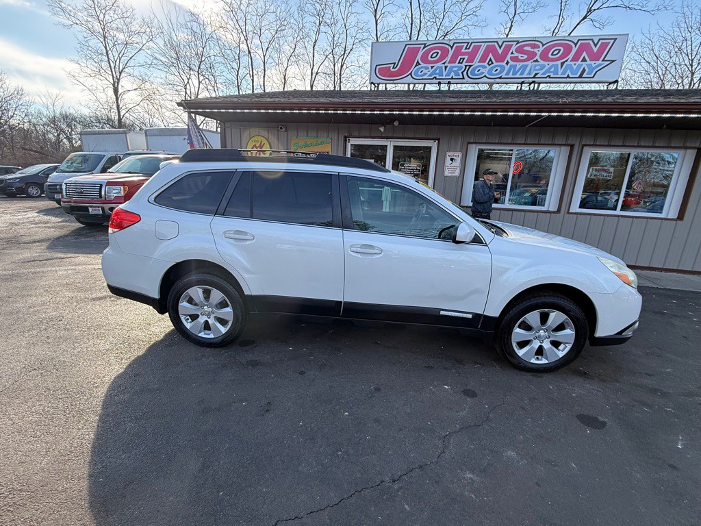 2011 Subaru Outback Image 2