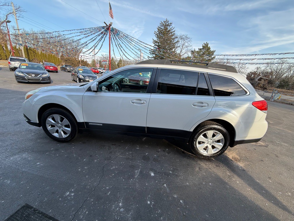 2011 Subaru Outback Image 5