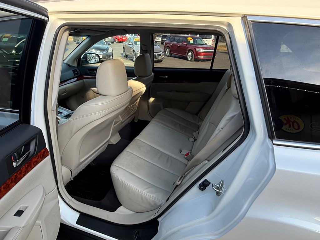 2011 Subaru Outback Image 8
