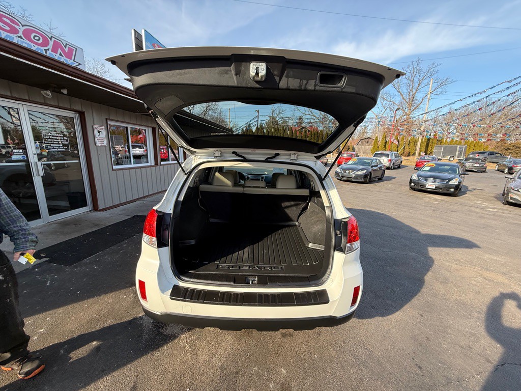 2011 Subaru Outback Image 9