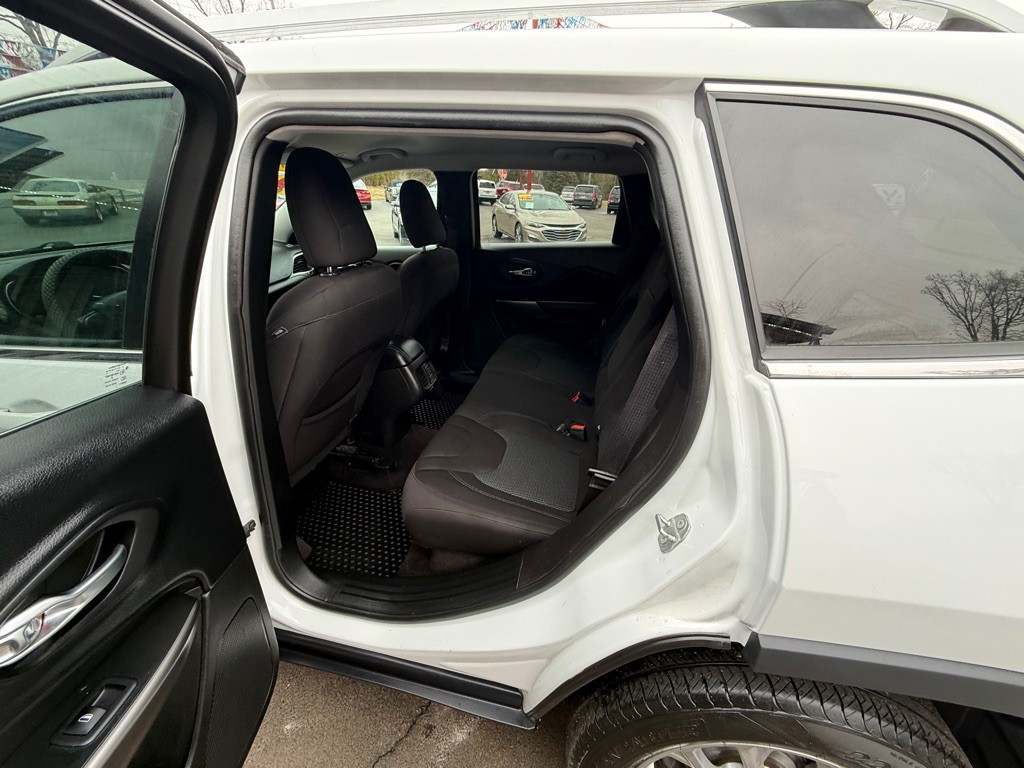 2019 Jeep Cherokee Image 8