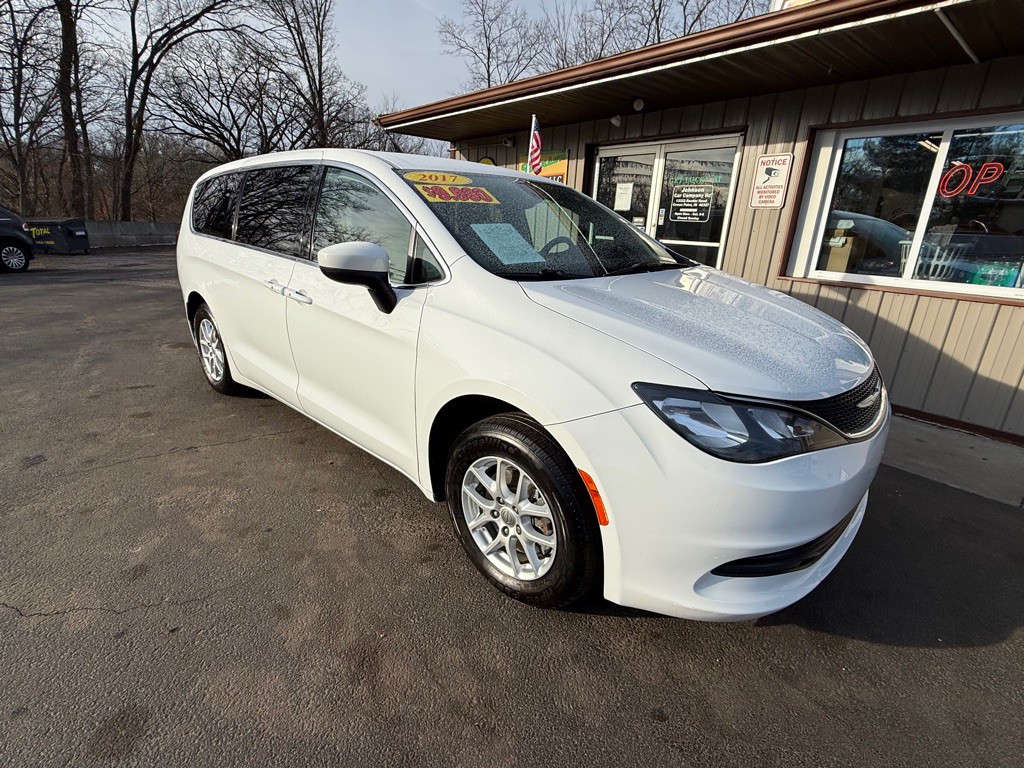2017 Chrysler Pacifica Image 1