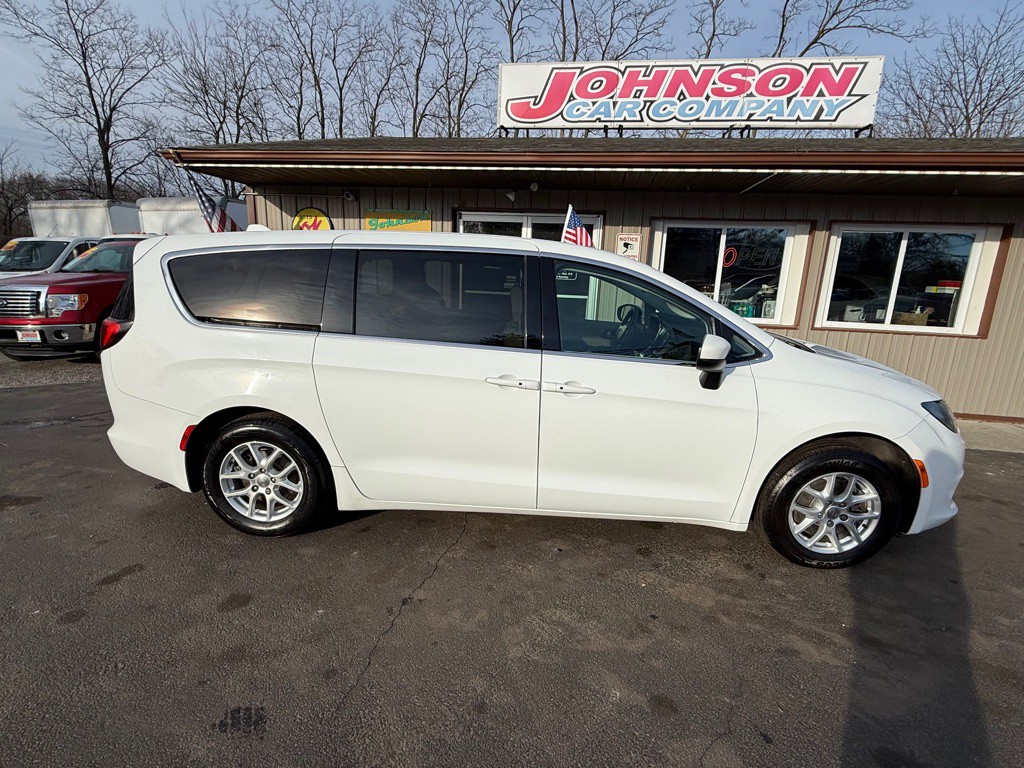 2017 Chrysler Pacifica Image 2