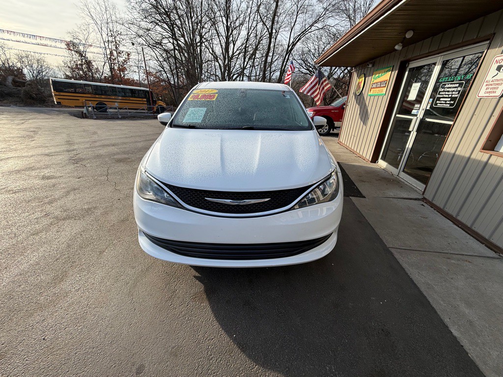 2017 Chrysler Pacifica Image 3
