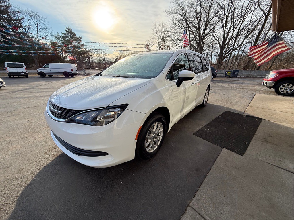 2017 Chrysler Pacifica Image 4