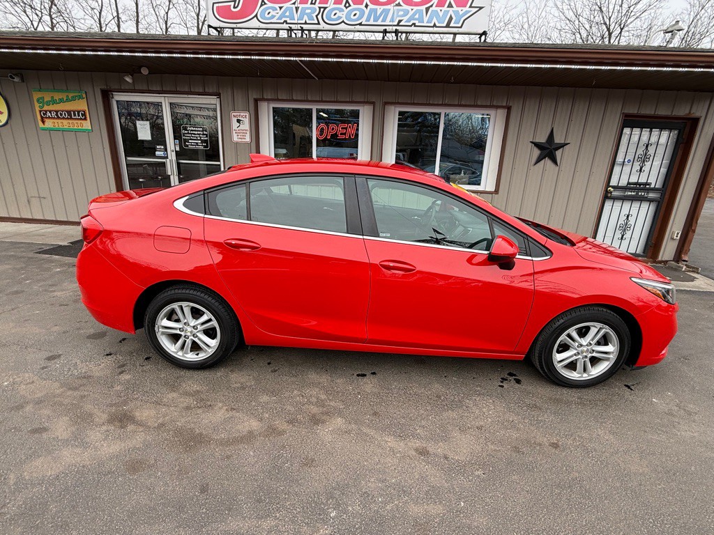 2016 Chevrolet Cruze Image 2