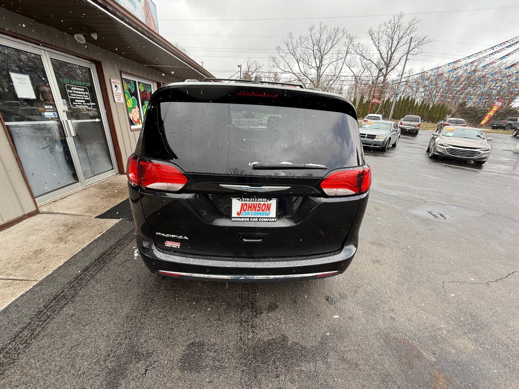 2017 Chrysler Pacifica Image 6