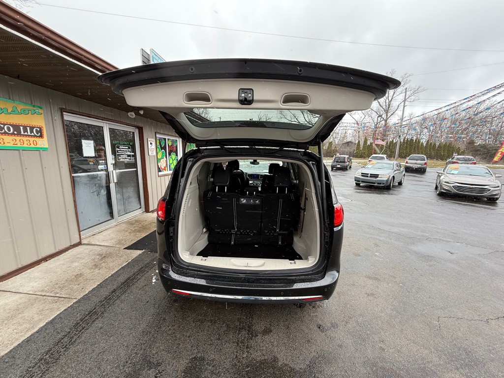 2017 Chrysler Pacifica Image 9