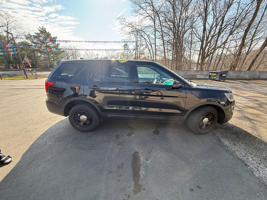 2017 Ford Explorer Image 2
