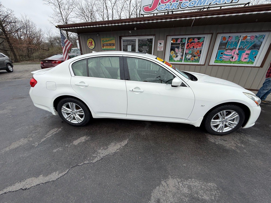 2015 INFINITI Q40 Image 2