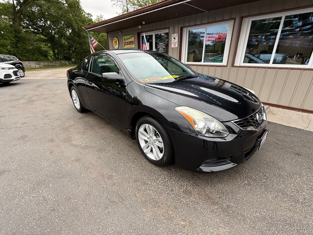 2010 Nissan Altima Image 1