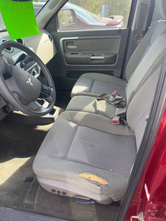 2006 Mitsubishi Raider Image 3