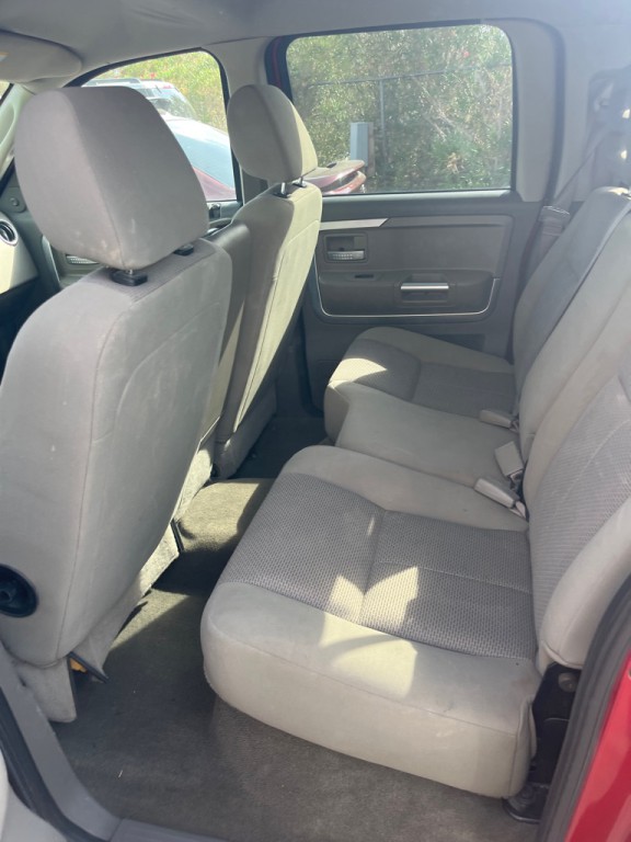 2006 Mitsubishi Raider Image 4