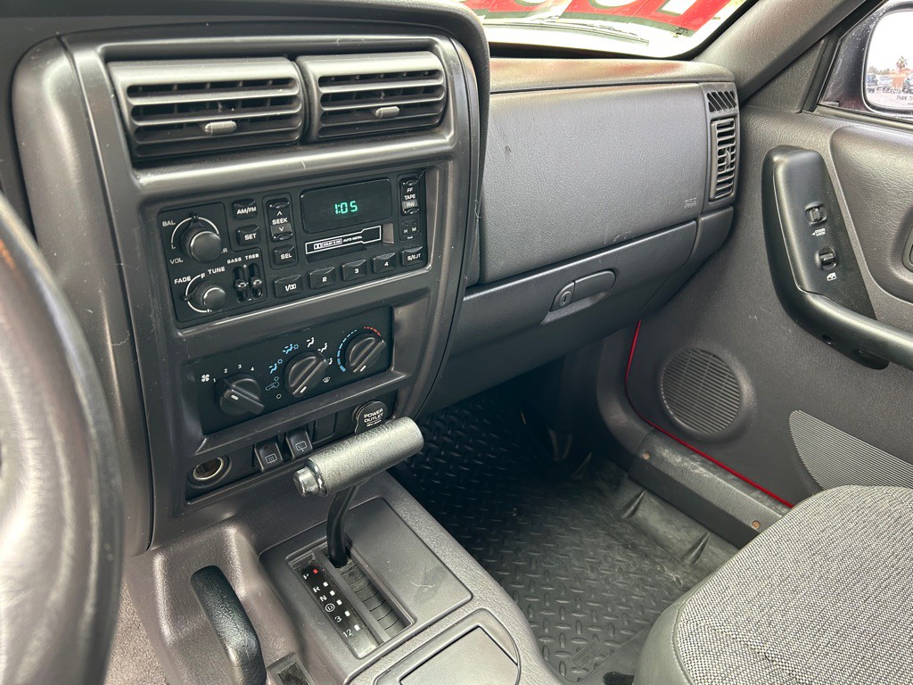 2000 Jeep Cherokee Image 7