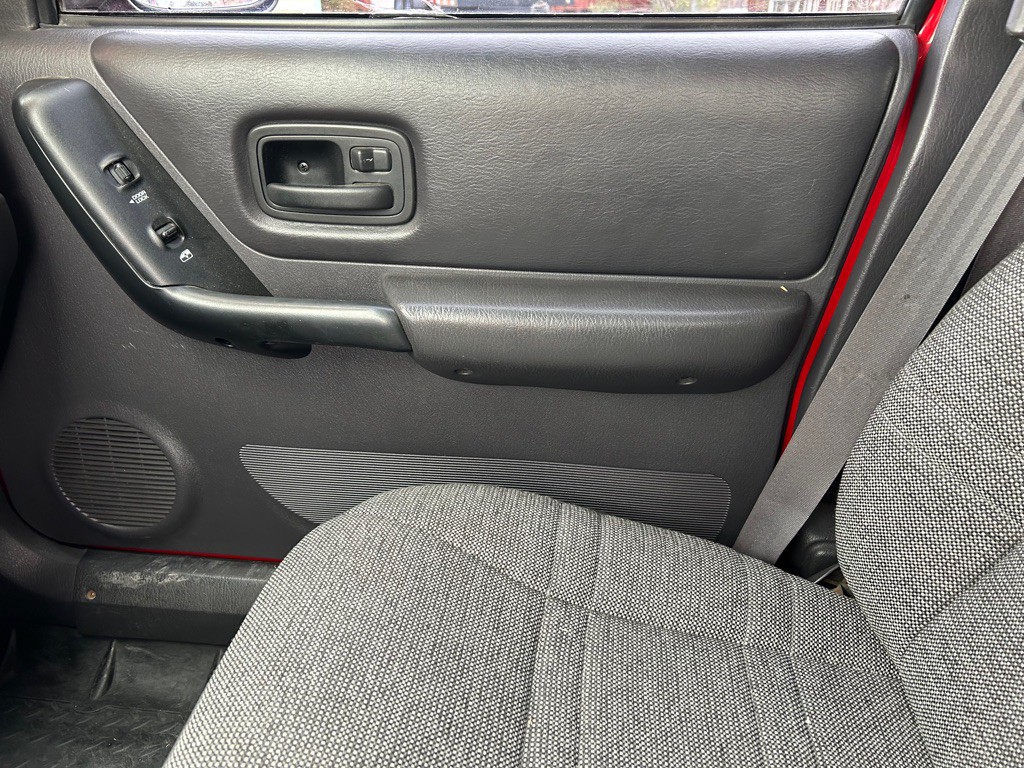 2000 Jeep Cherokee Image 8